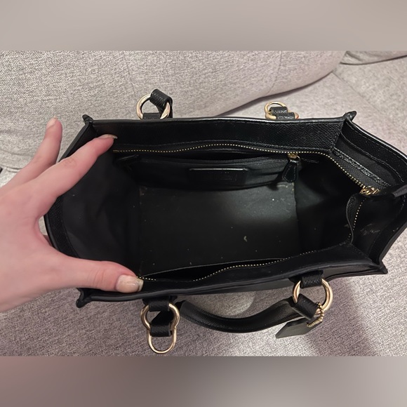 Coach bad. Zipper and pouch inside. - Picture 4 of 4